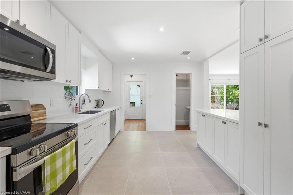 6123 Guelph Line Property Photo 11