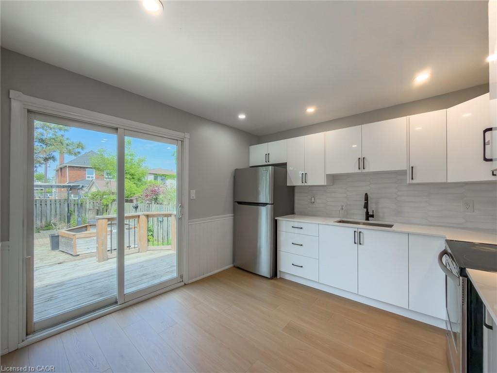 97 Crosthwaite Avenue N Property Photo 12
