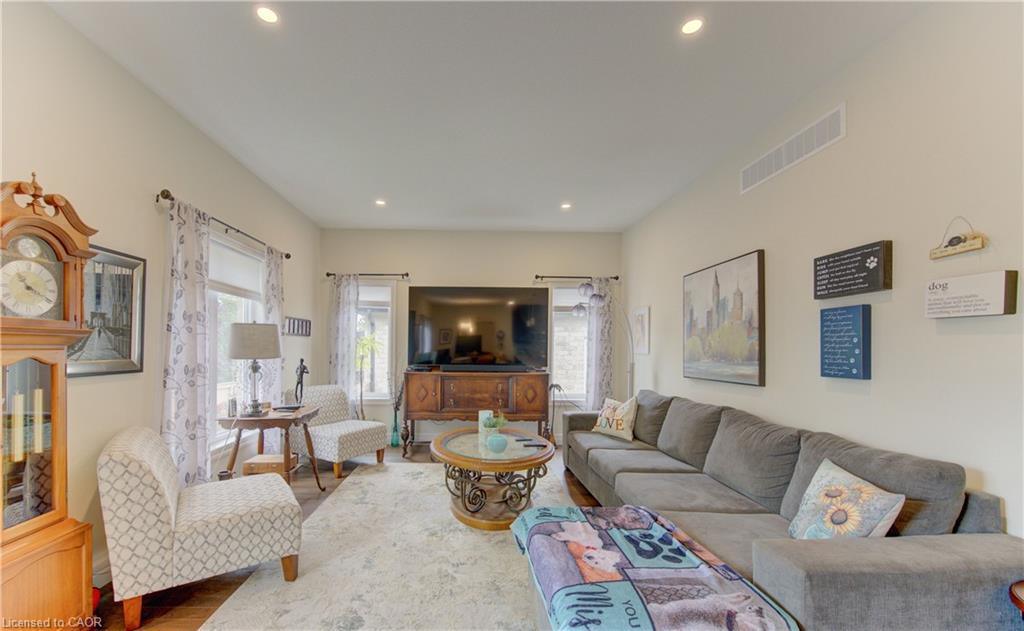 19-575 Albert Avenue N Property Photo 24