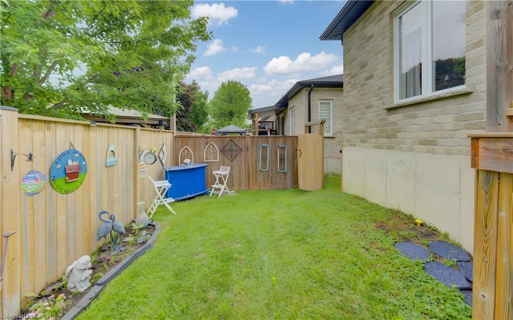19-575 Albert Avenue N Property Photo 37