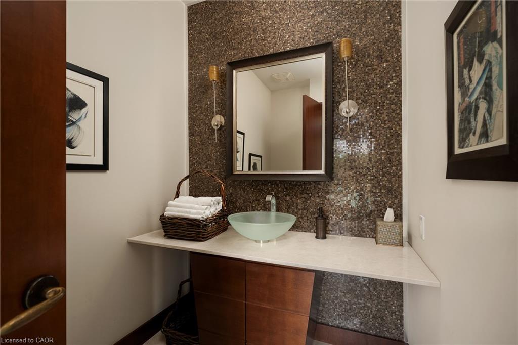 1510 Pinetree Crescent Property Photo 17