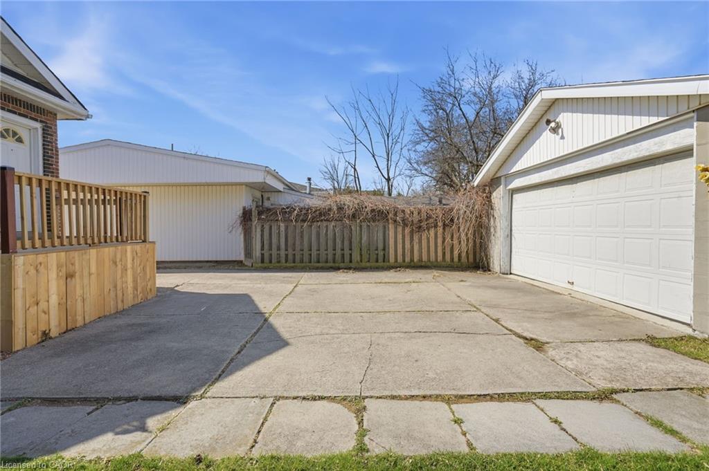 848 Upper Wellington Street Property Photo 32