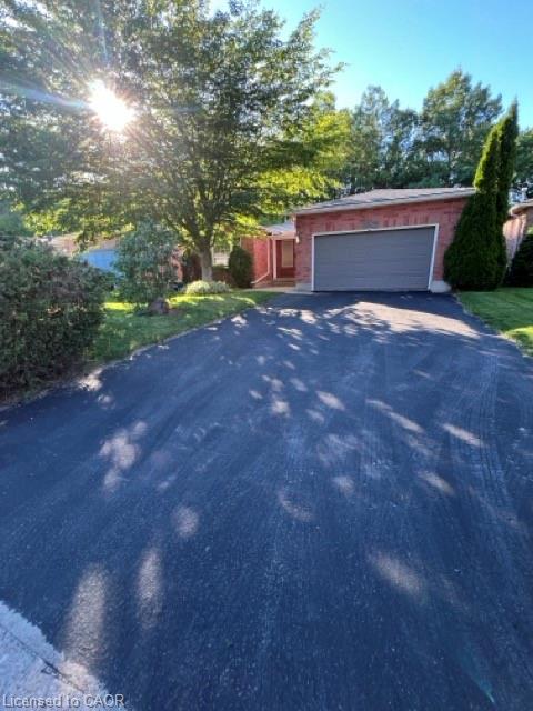 1029 Dina Crescent Property Photo 2