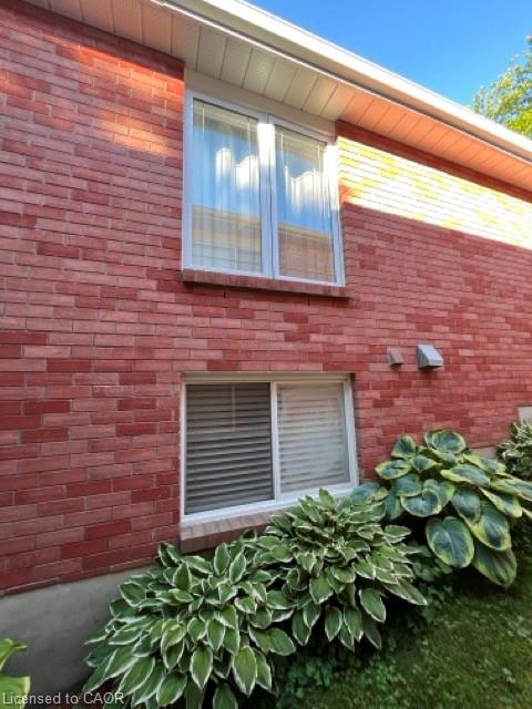 1029 Dina Crescent Property Photo 4