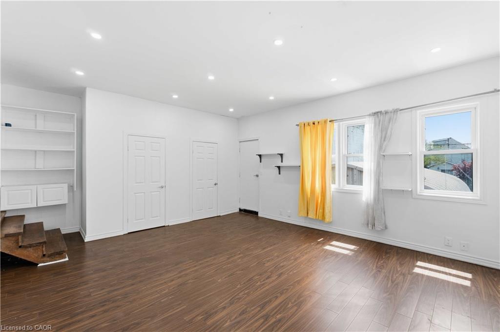 3-750 Barton Street E Property Photo 6