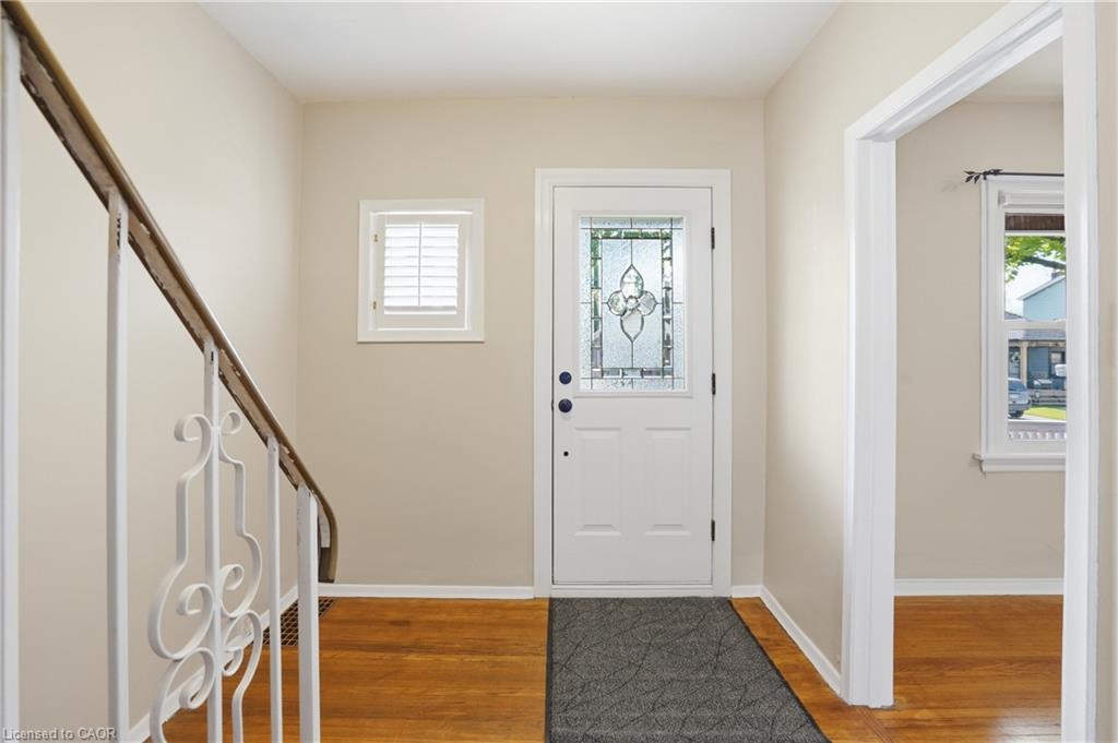 43 Cameron Avenue N Property Photo 3