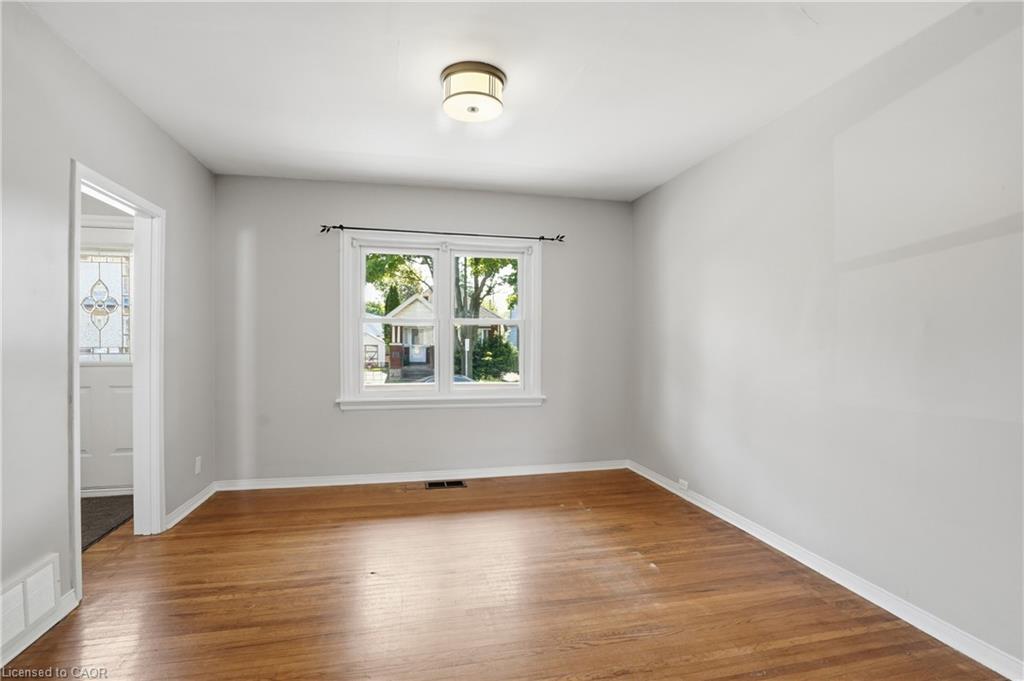 43 Cameron Avenue N Property Photo 6