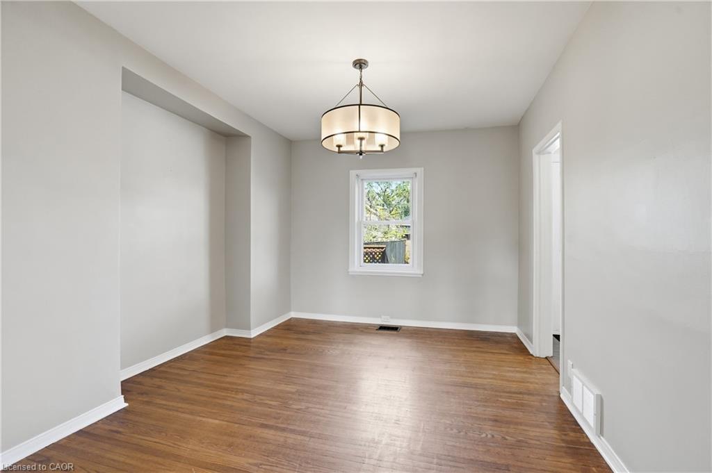 43 Cameron Avenue N Property Photo 8