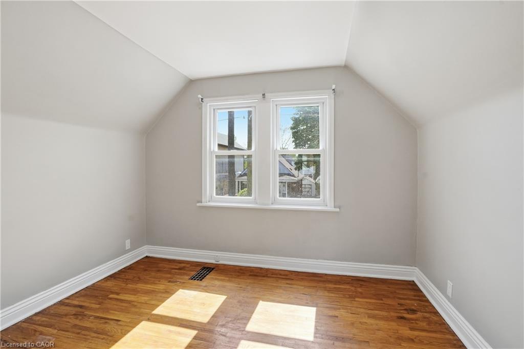 43 Cameron Avenue N Property Photo 13