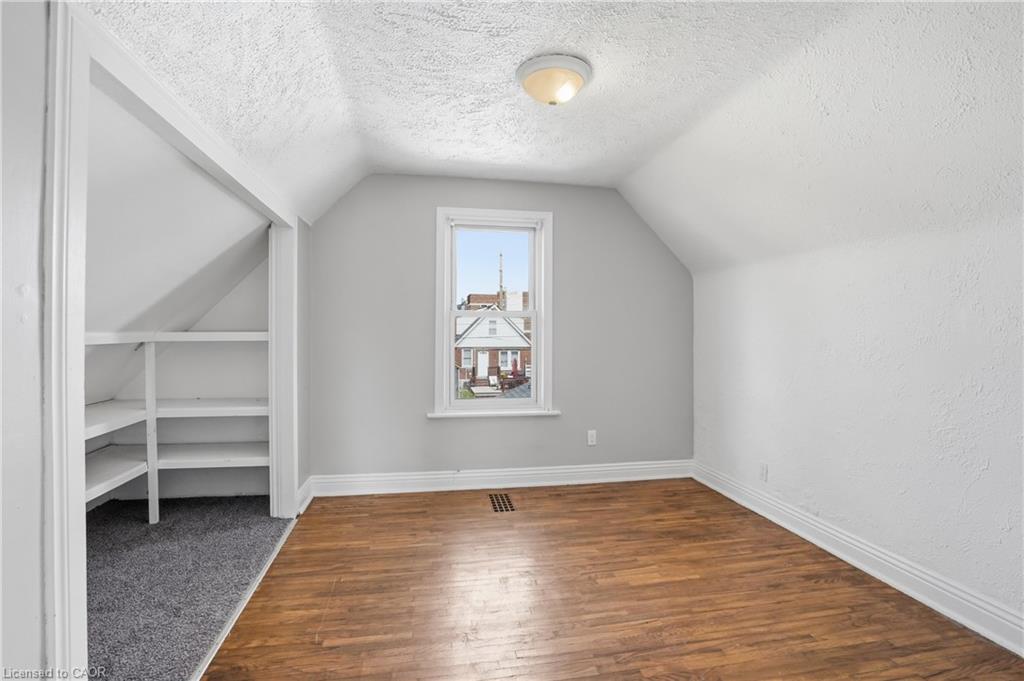 43 Cameron Avenue N Property Photo 16