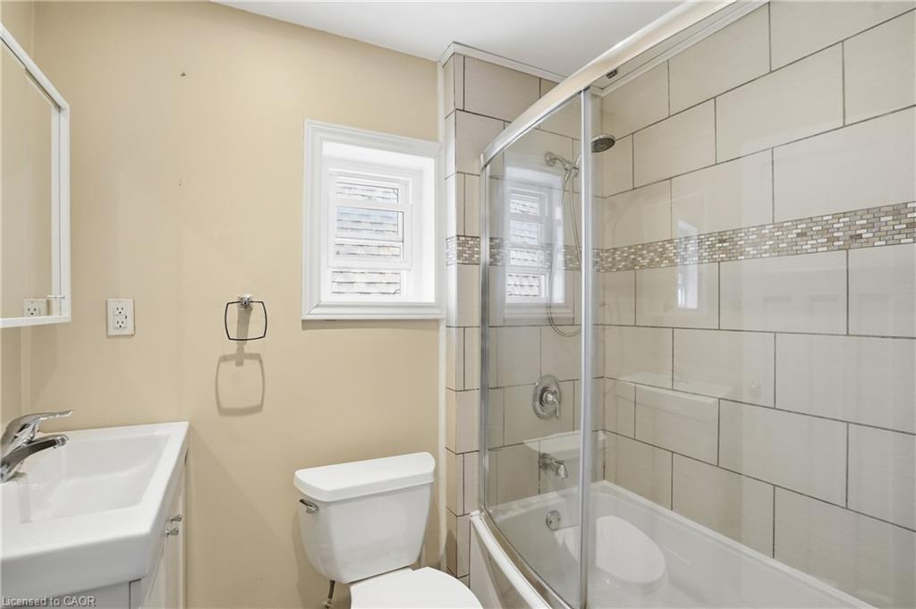 43 Cameron Avenue N Property Photo 17