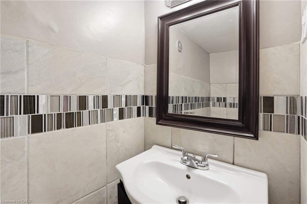 43 Cameron Avenue N Property Photo 20
