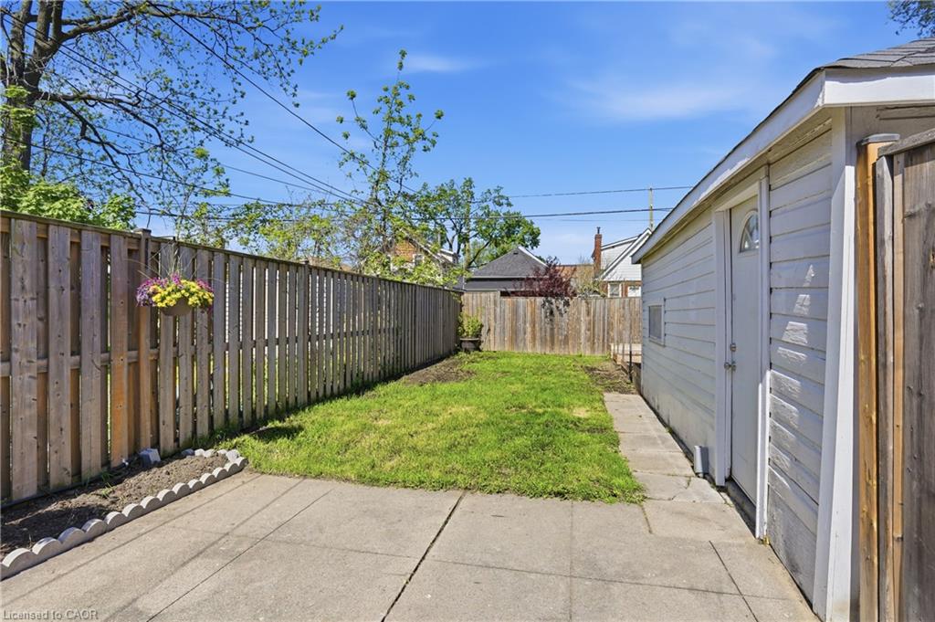 43 Cameron Avenue N Property Photo 24