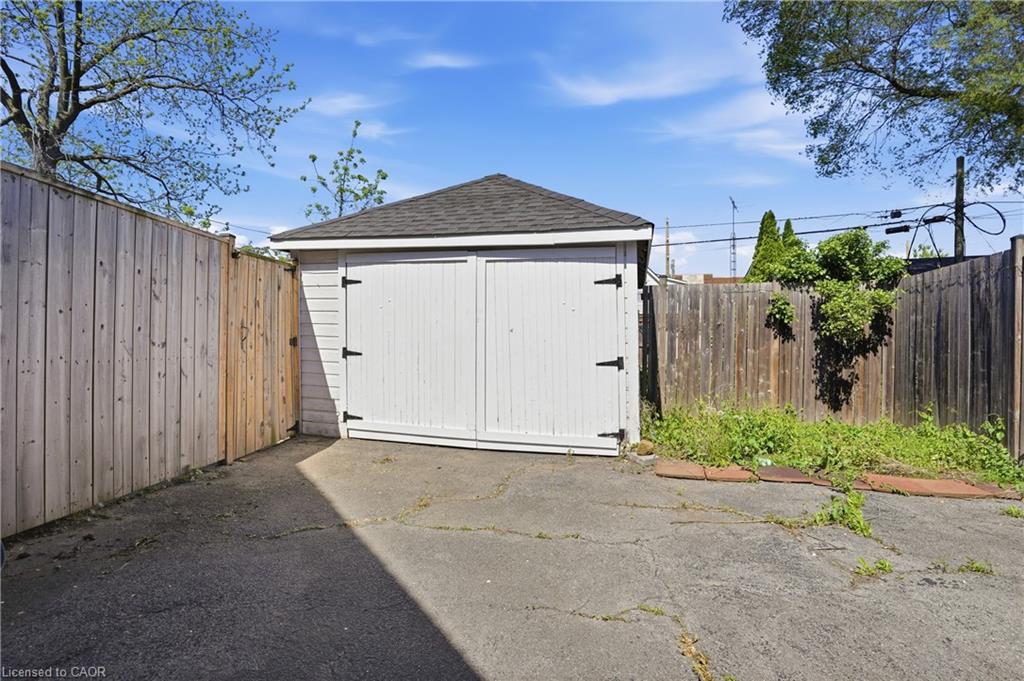 43 Cameron Avenue N Property Photo 25