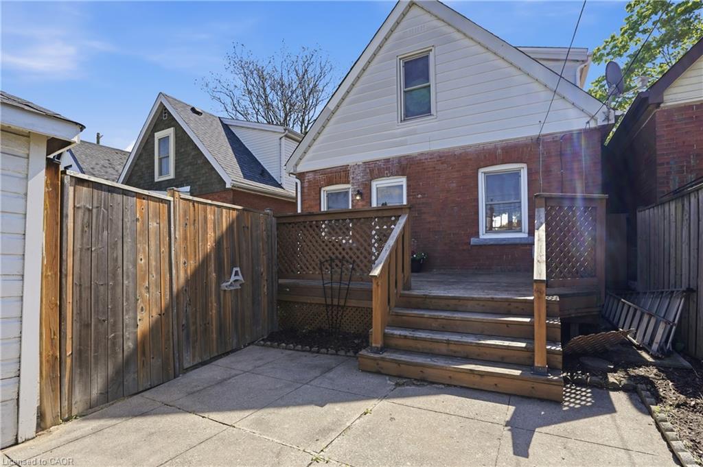 43 Cameron Avenue N Property Photo 27