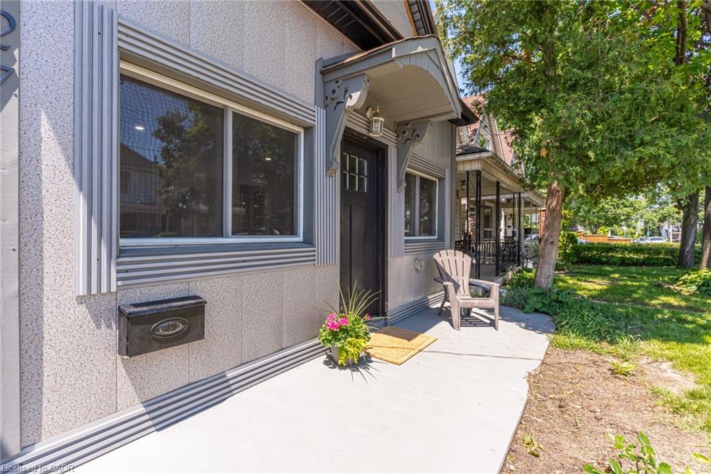 127 Barnesdale Avenue N Property Photo 2