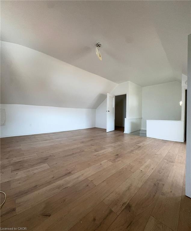 10 Fairleigh Avenue N Property Photo 5