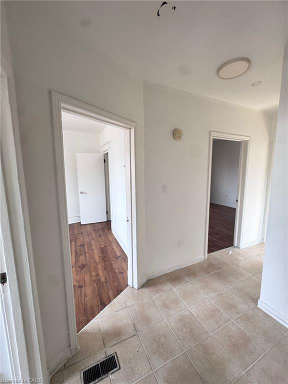 10 Fairleigh Avenue N Property Photo 6