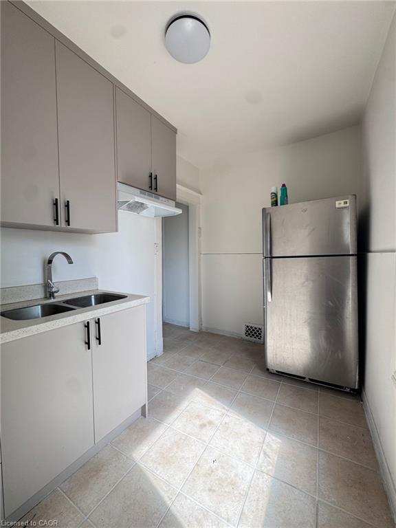 10 Fairleigh Avenue N Property Photo 11