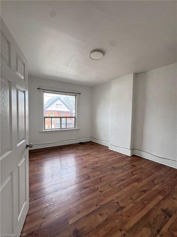 10 Fairleigh Avenue N Property Photo 15