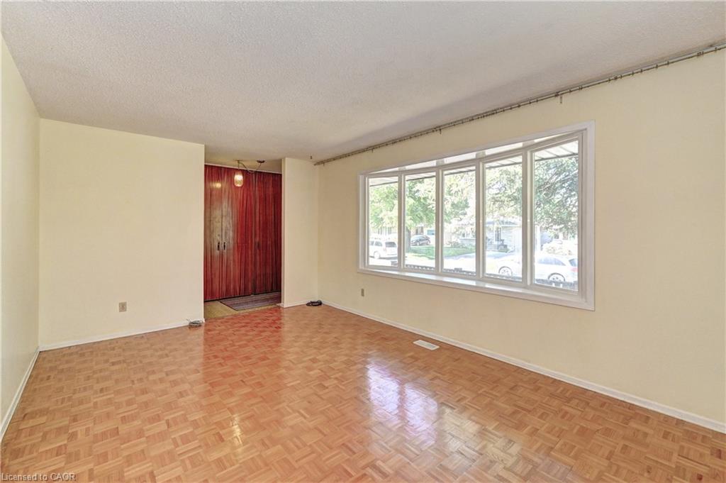 106 Kimberly Crescent Property Photo 7