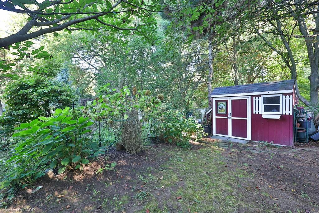 945 Beechwood Avenue Property Photo 8