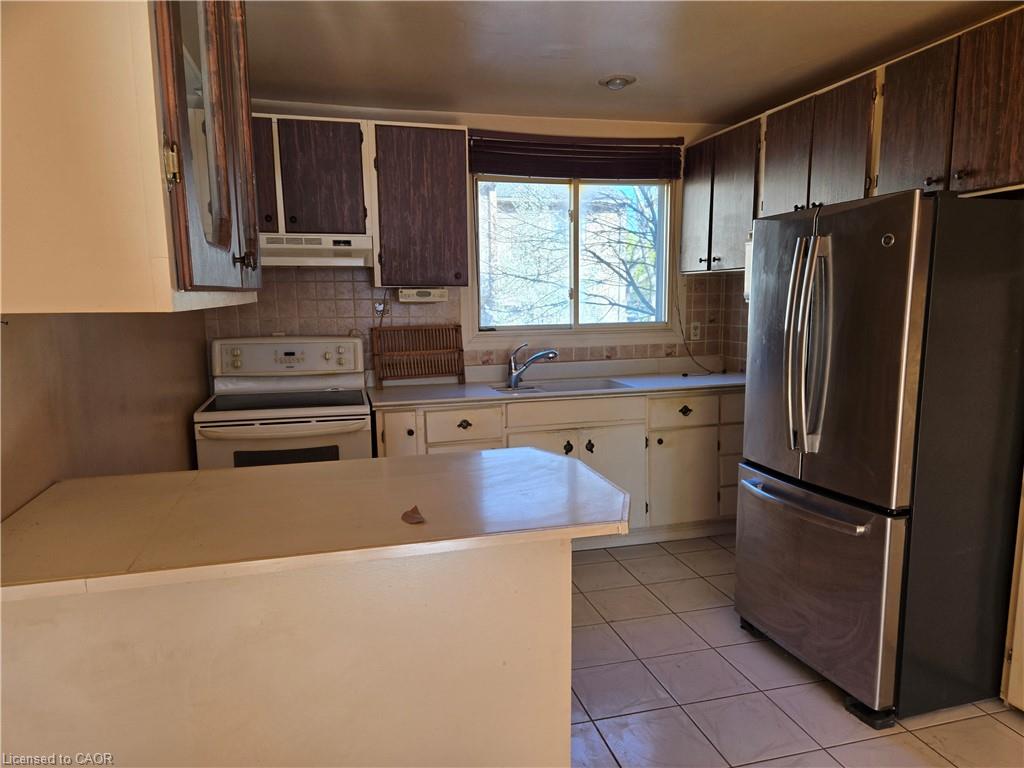 2-95 Fonthill Road Property Photo 4