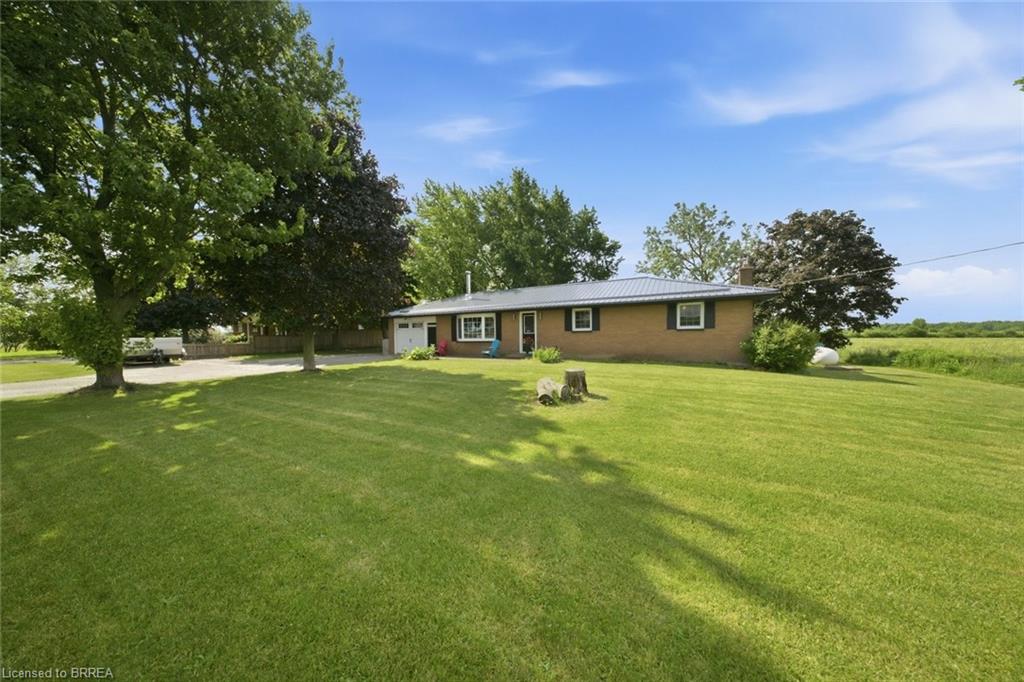 1840 Thompson Road E Property Photo 1