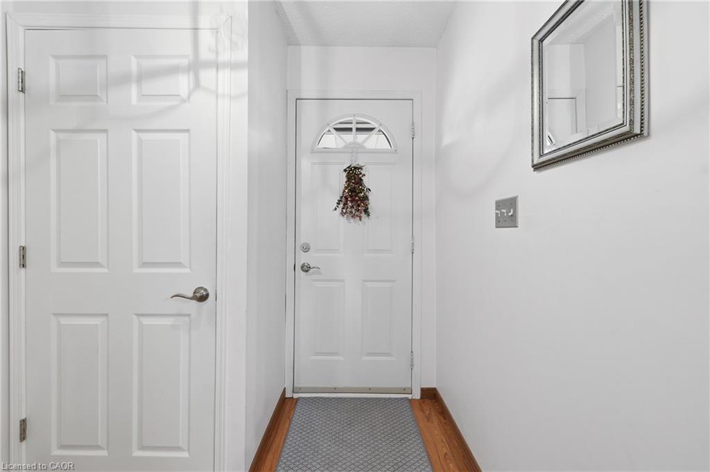 21-299 Limeridge Ridge W Property Photo 6