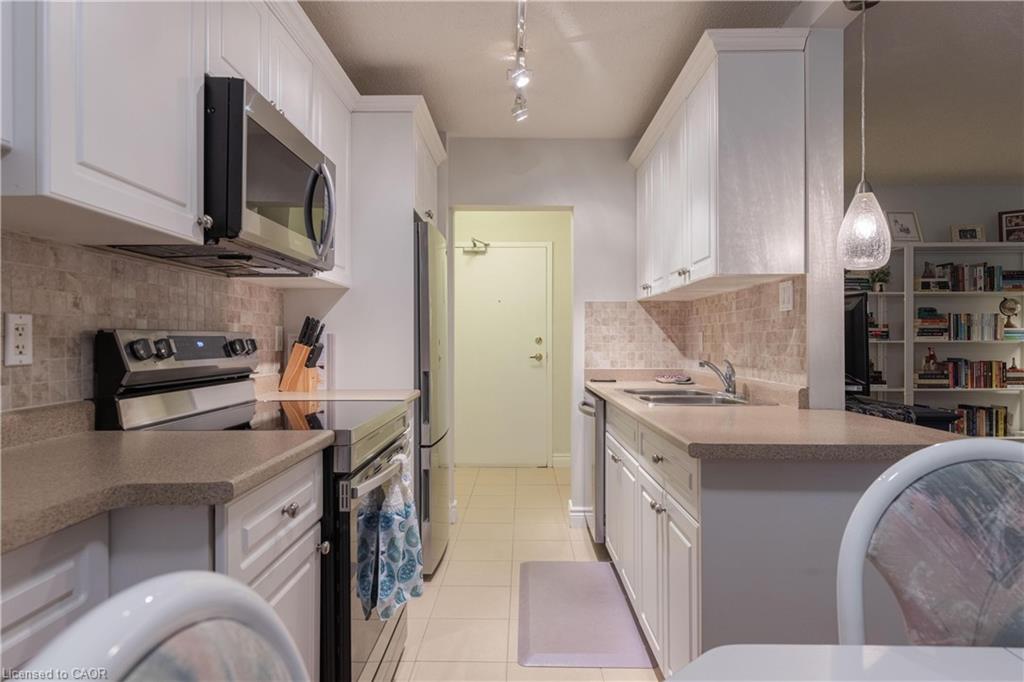 209-6390 Huggins Street Property Photo 9