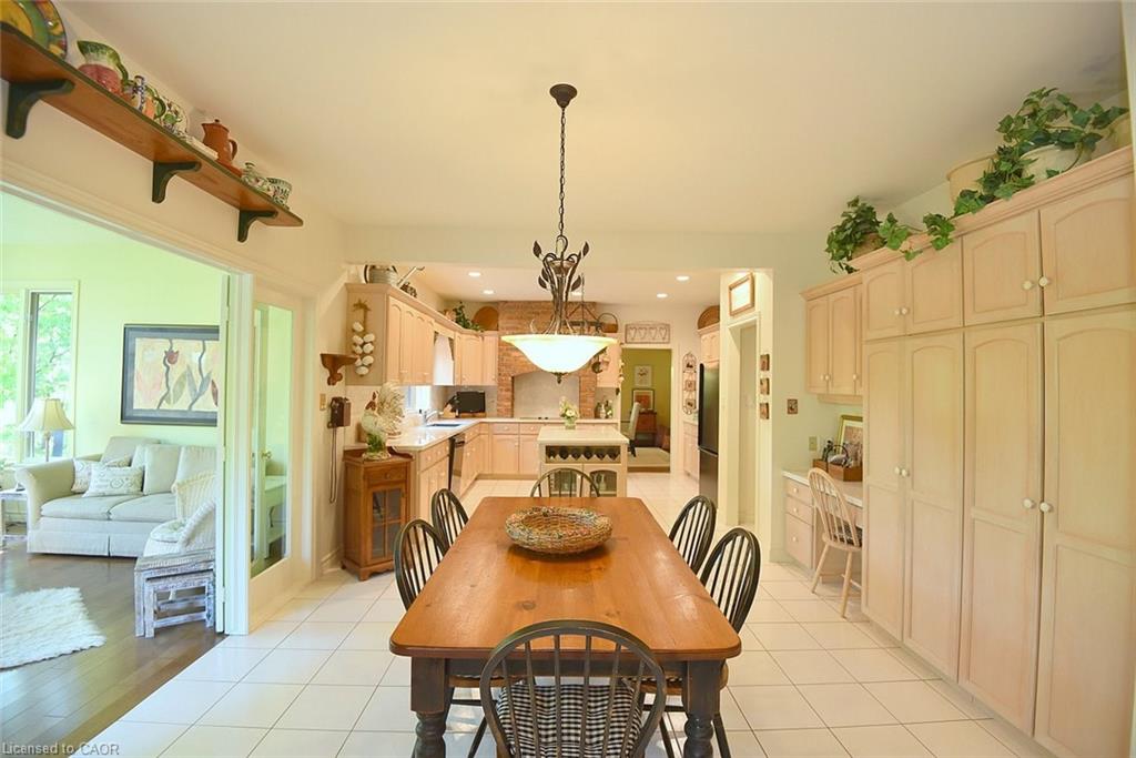 712 Robson Road Property Photo 11