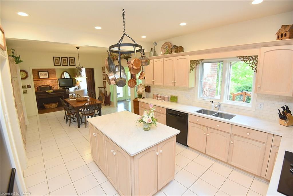 712 Robson Road Property Photo 12