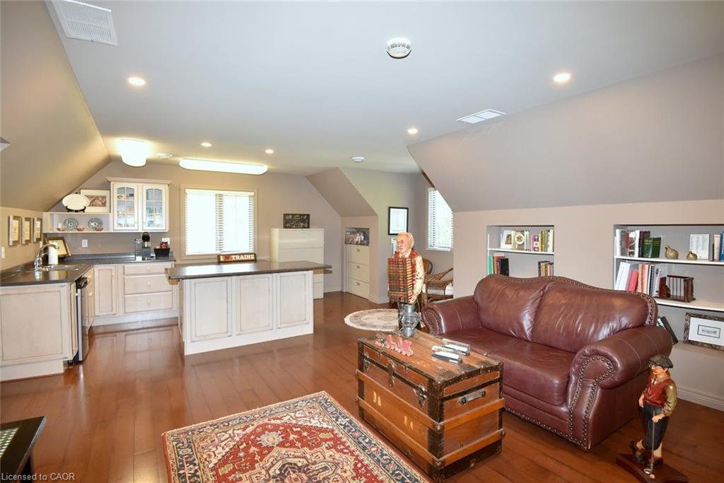 712 Robson Road Property Photo 20