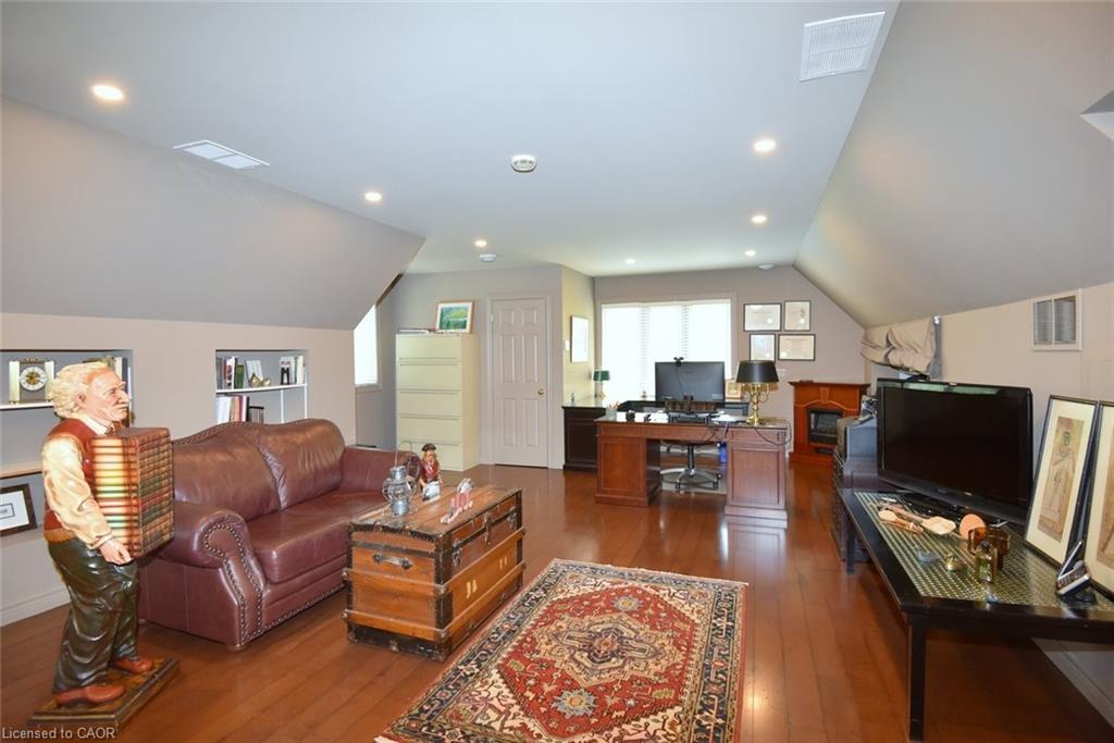 712 Robson Road Property Photo 21