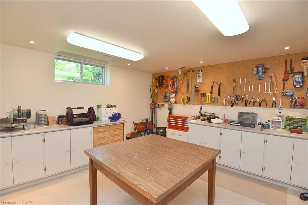 712 Robson Road Property Photo 32