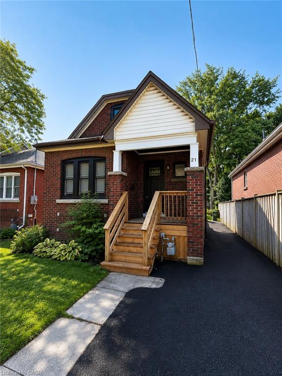 21 Haddon Avenue S Property Photo 1