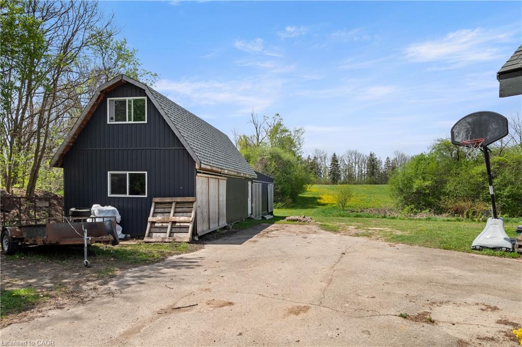 5902 Sideroad 6 N Property Photo 6