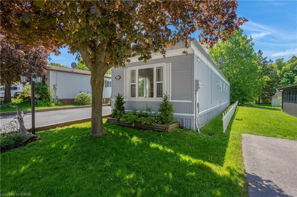 120 Maple Crescent Property Photo 2