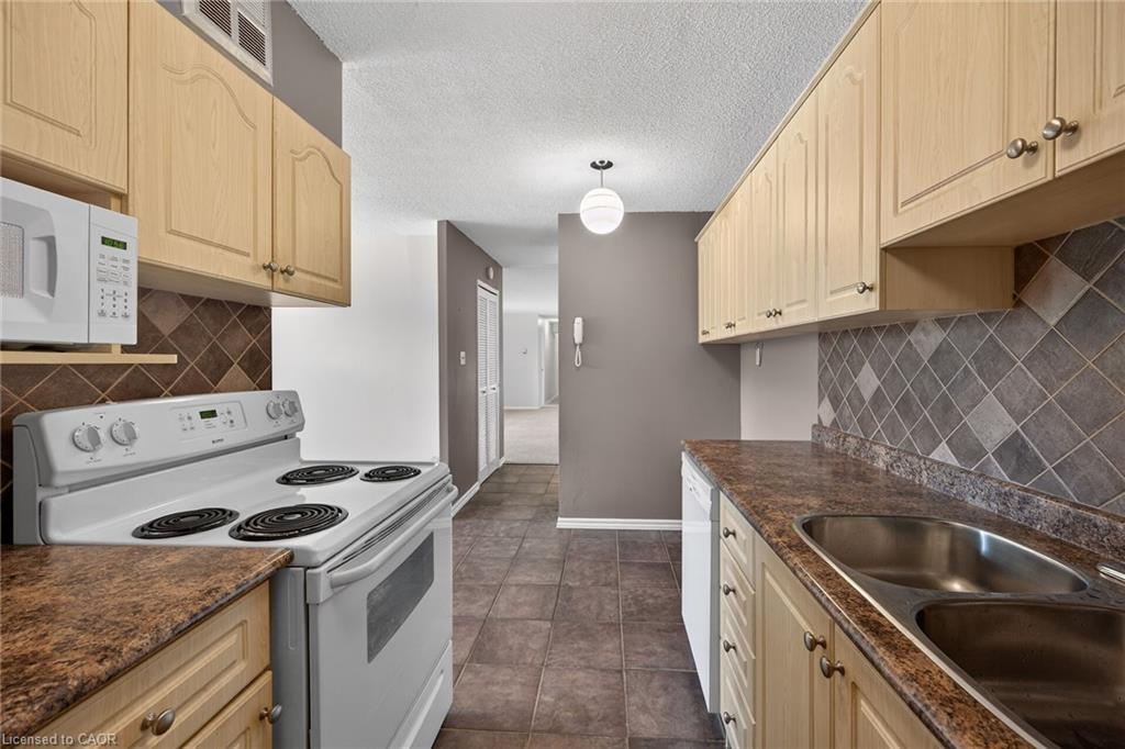 101-700 Dynes Road Property Photo 10
