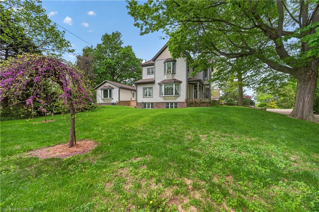 136 Mountain Street Property Photo 4