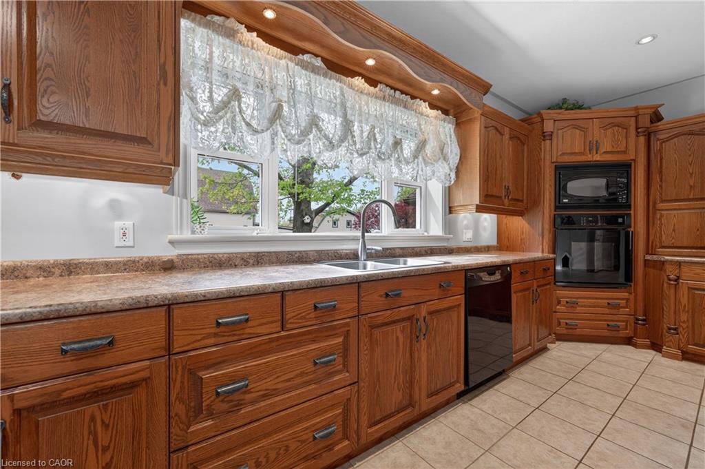 136 Mountain Street Property Photo 10