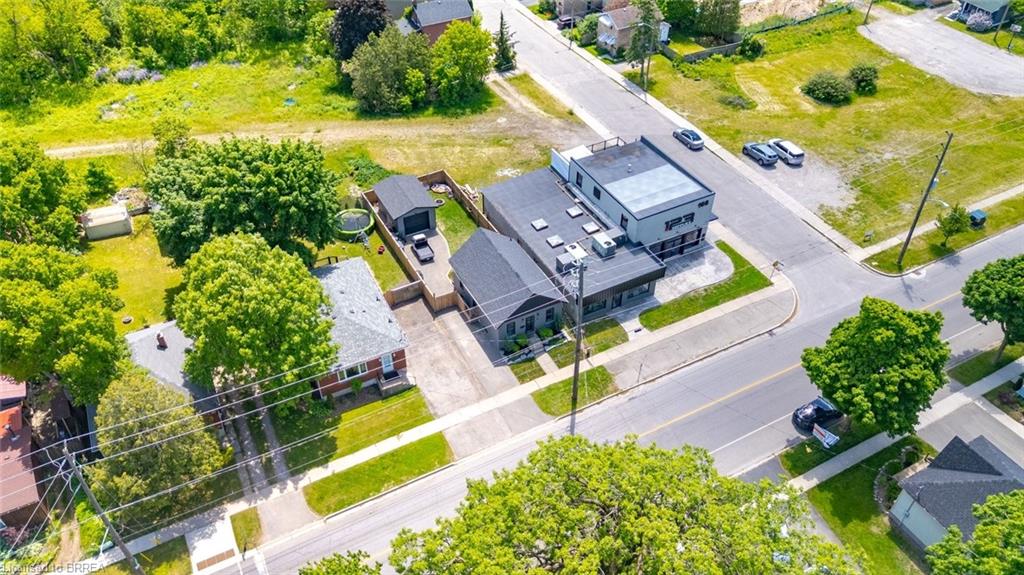162 Grand River Avenue Property Photo 4