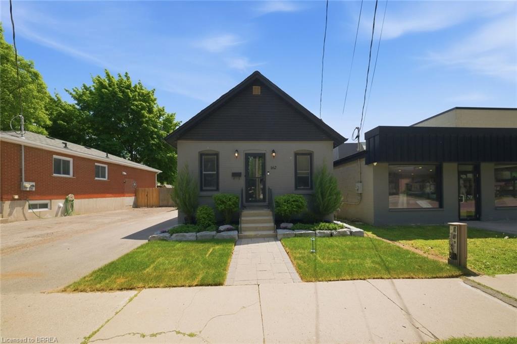 162 Grand River Avenue Property Photo 8