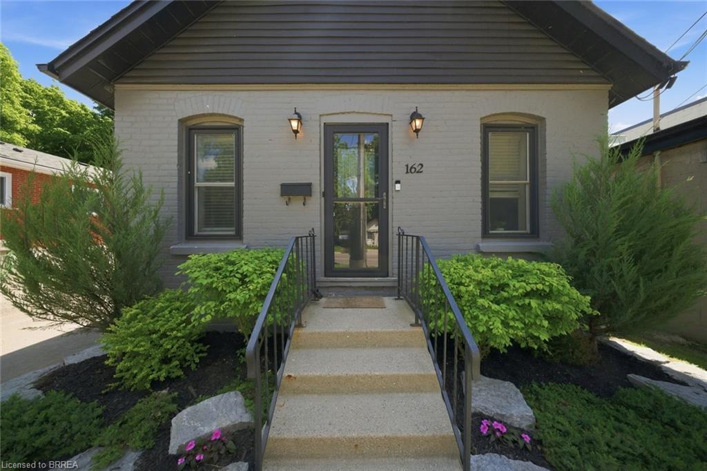 162 Grand River Avenue Property Photo 10