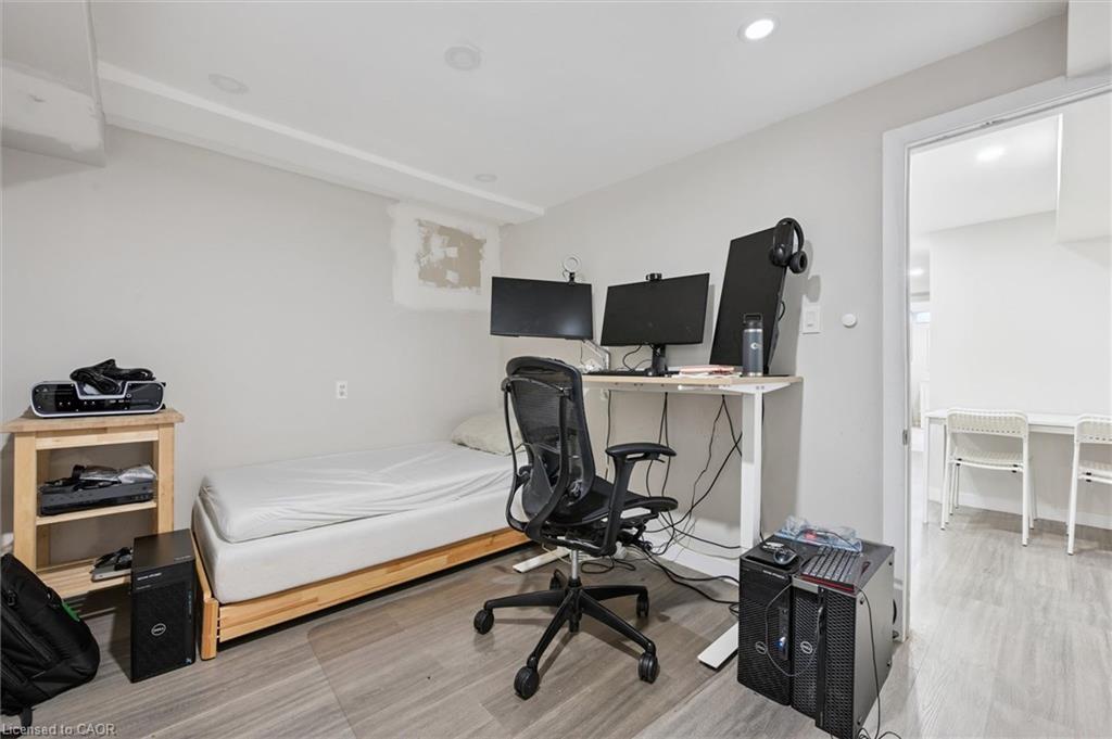 134 Westmount Road E Property Photo 25