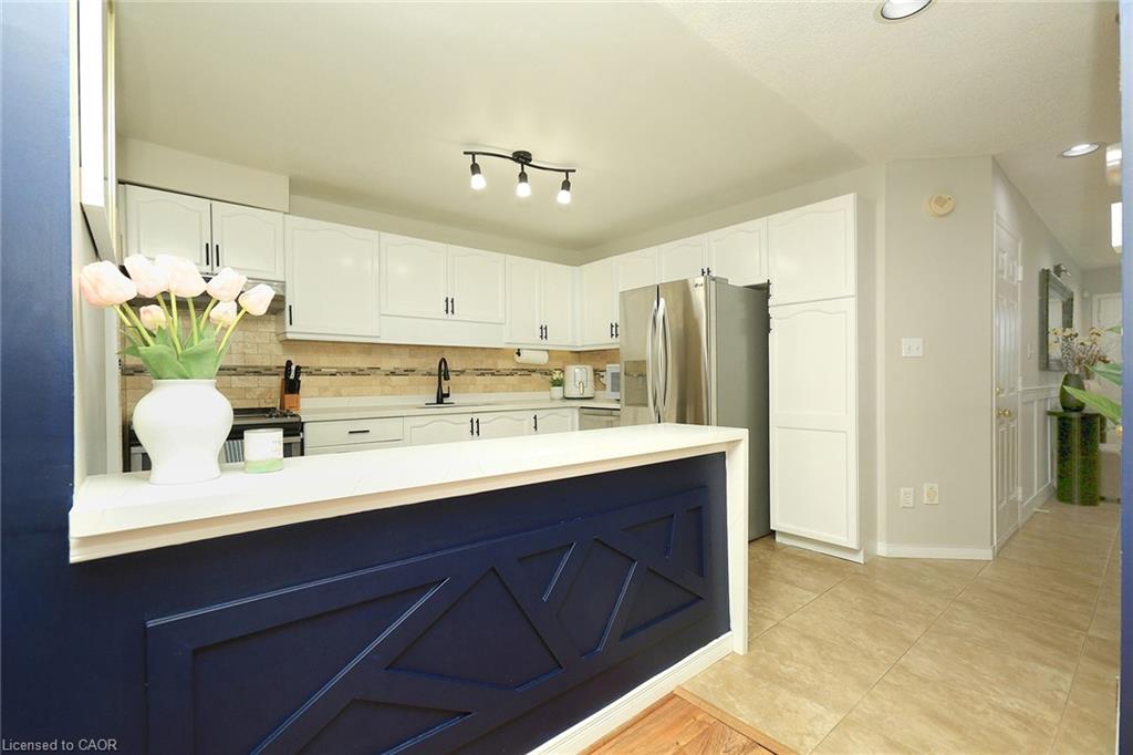 19 - 100 Vineberg Drive Property Photo 8