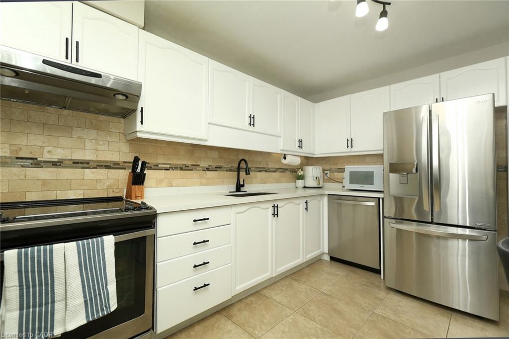 19 - 100 Vineberg Drive Property Photo 10