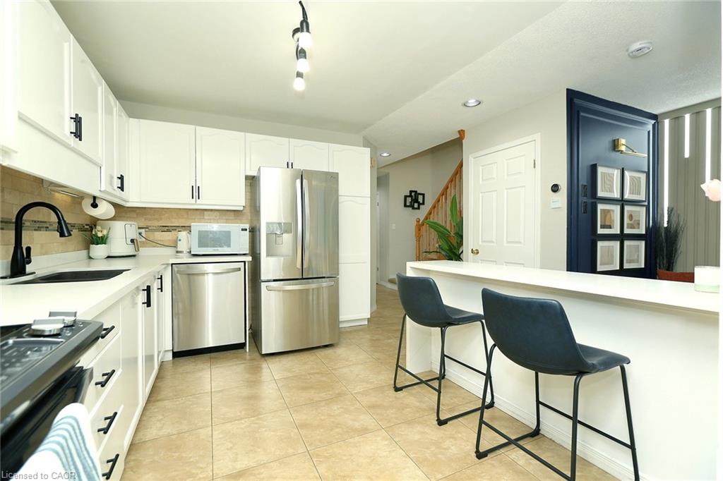 19 - 100 Vineberg Drive Property Photo 14