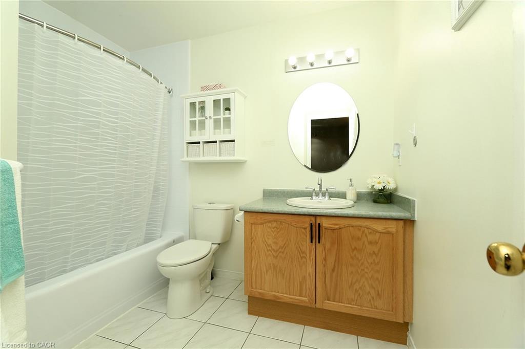 19 - 100 Vineberg Drive Property Photo 24