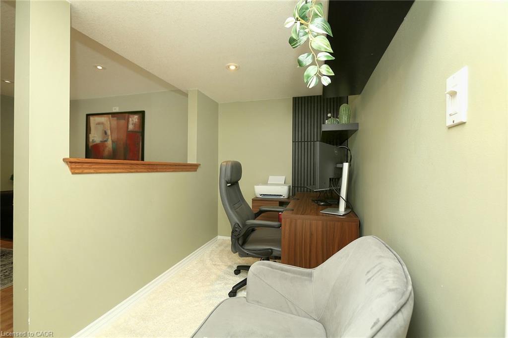 19 - 100 Vineberg Drive Property Photo 27